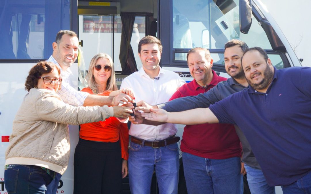 Em Patrocínio, Franco entrega ônibus para pacientes oncológicos